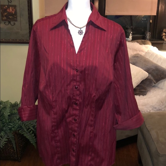 Shiny woman’s button down blouse - Picture 1 of 5